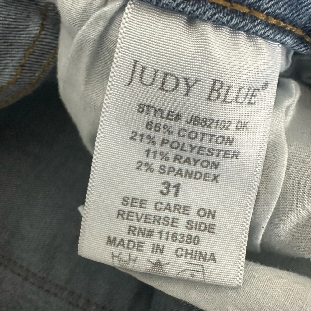 Judy Blue Jeans Women’s 31 Blue Relaxed Fit Mid Rise Medium Wash Tapered Leg